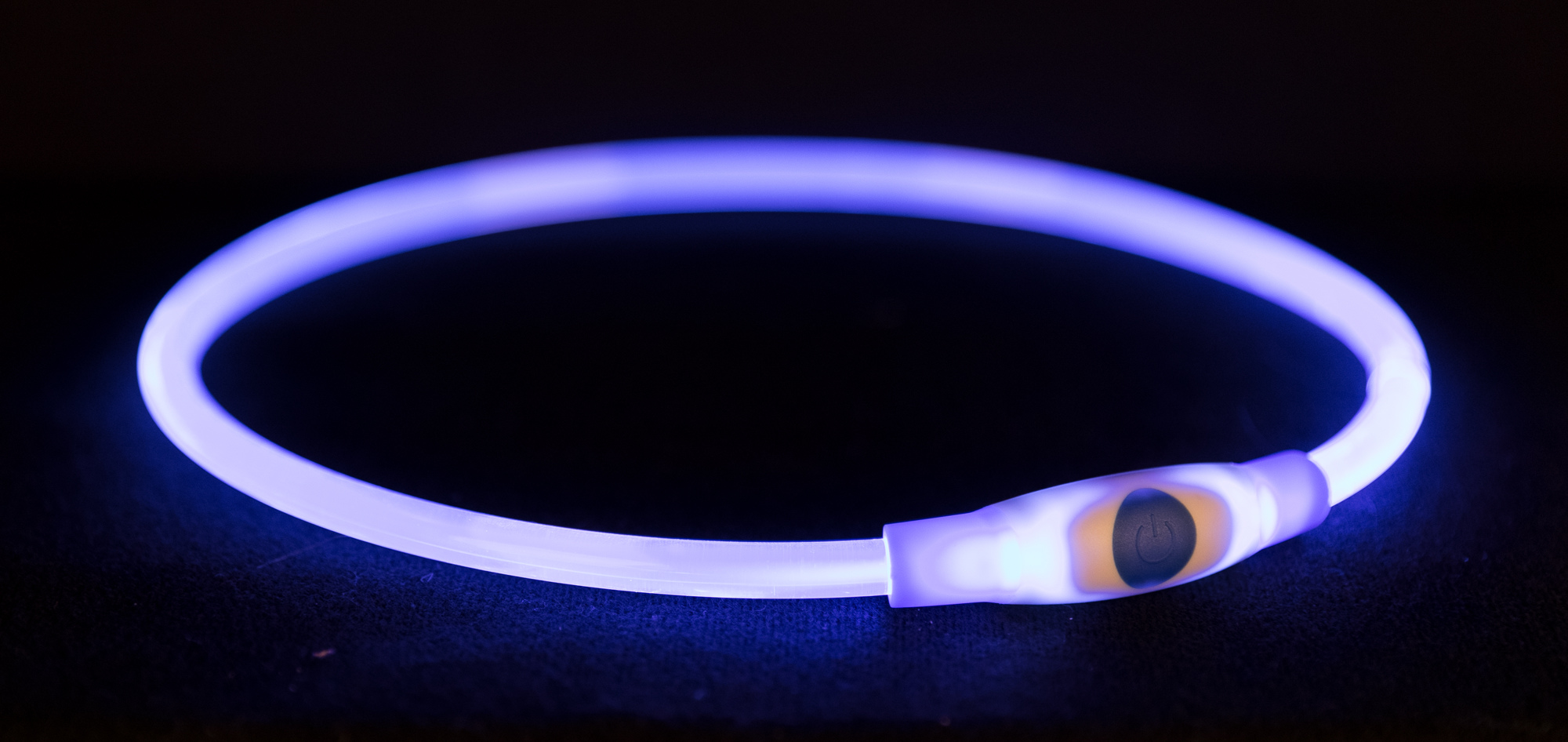 TRIXIE Flash Leuchtring USB TRIXIE Flash Leuchtring USB, L–XL: 65 cm/ø 8 mm, blau